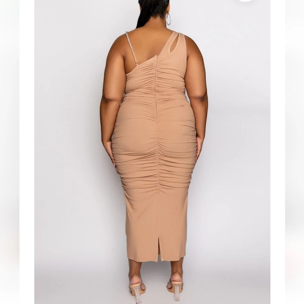 Women's Plus Size Maxi Dress - Picture 2 of 3